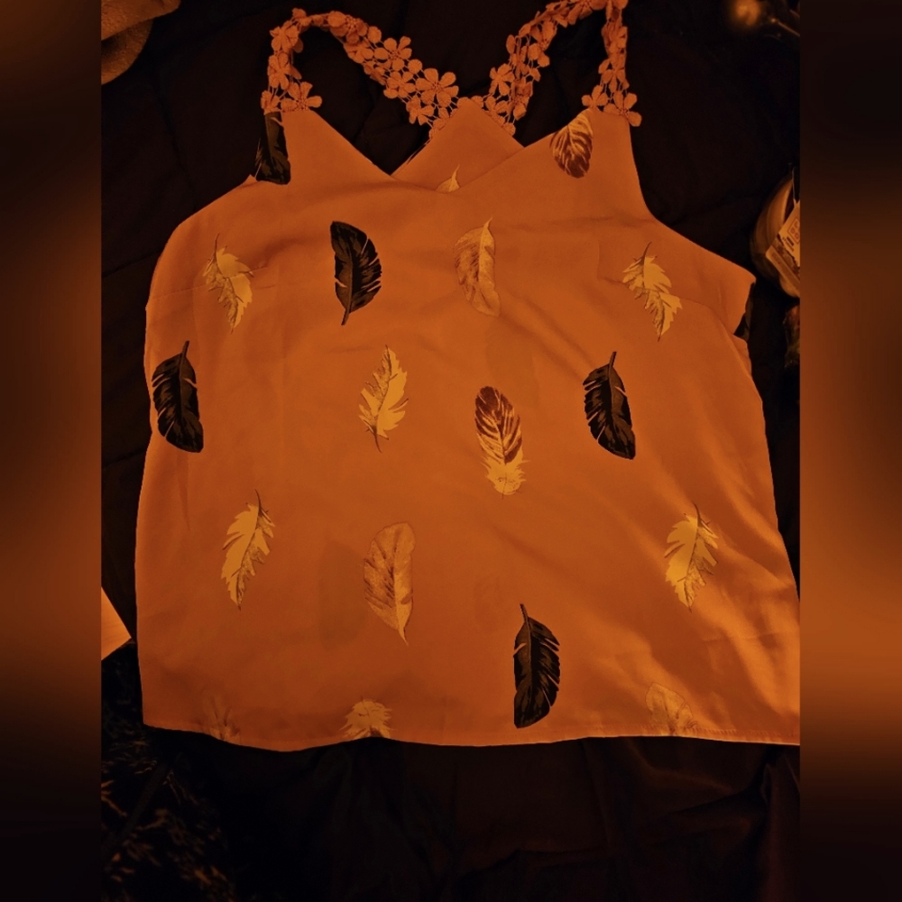 Frenchy Feather L Top - Picture 2 of 4